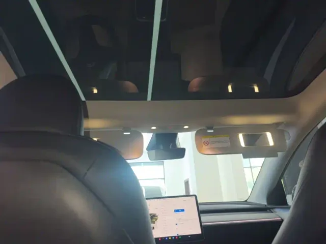 Tesla Model Y — Фото автомобиля 17