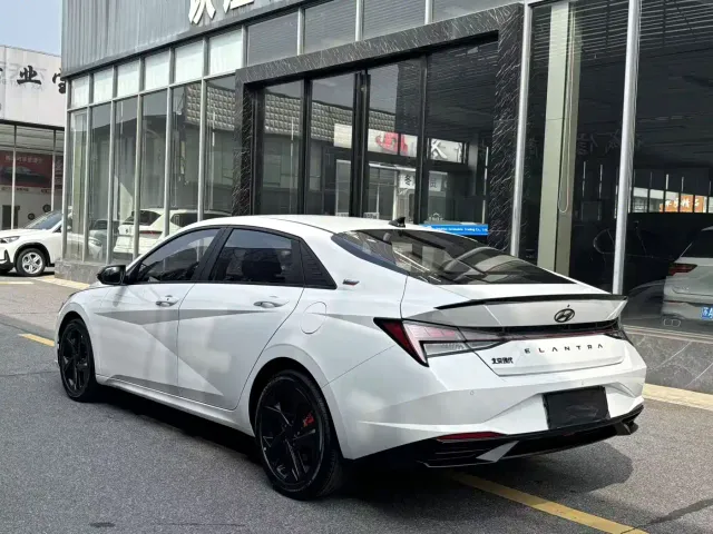 Hyundai Elantra — Фото автомобиля 11