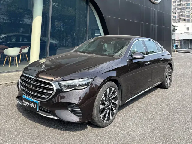 Фотография автомобиля — Mercedes-Benz E-Class