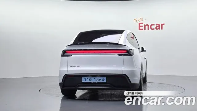 Tesla Model Y — Фото автомобиля 4