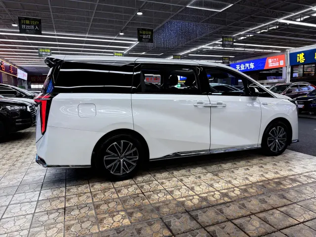 GAC Trumpchi M8 — Фото автомобиля 9