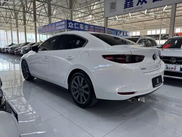 Mazda Axela — Фото автомобиля 6