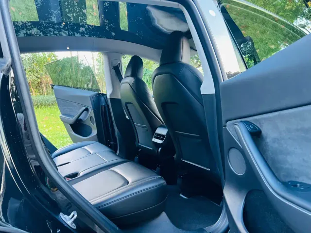 Tesla Model Y — Фото автомобиля 12