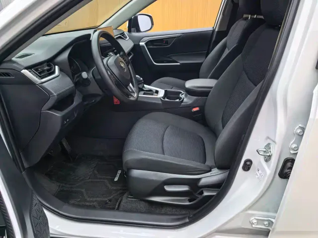 Toyota RAV4 — Фото автомобиля 6