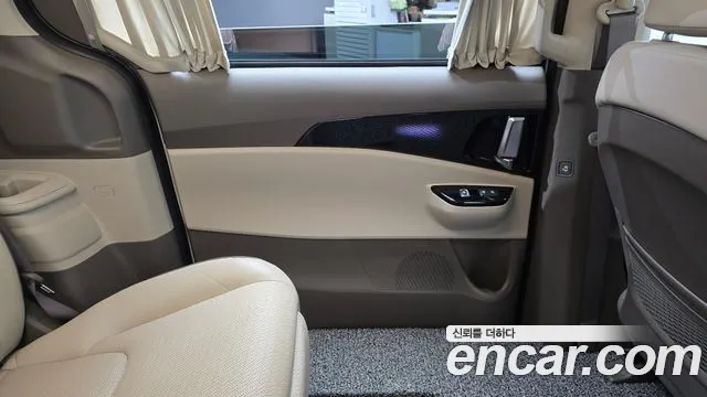 Kia Canival Carnival 4 поколение Бензин 7 мест Hi-Limousine — Фото автомобиля 4
