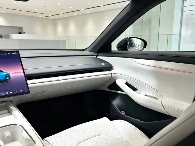 Xiaomi SU7 — Фото автомобиля 9
