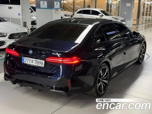 BMW 5 Series G60 — Фото автомобиля 4