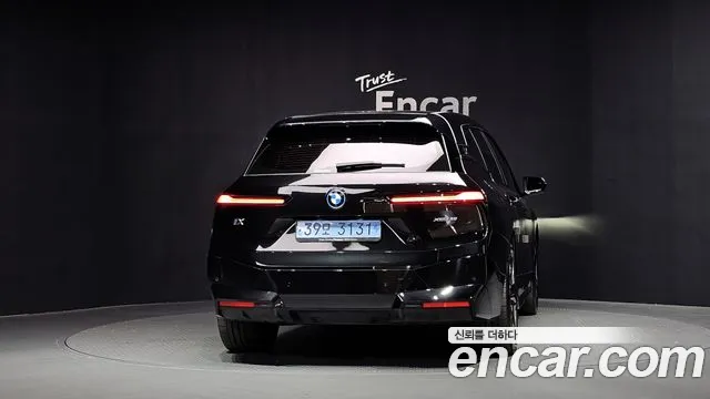 BMW iX — Фото автомобиля 4