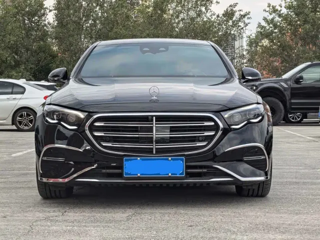 Mercedes-Benz E-Class — Фото автомобиля 2