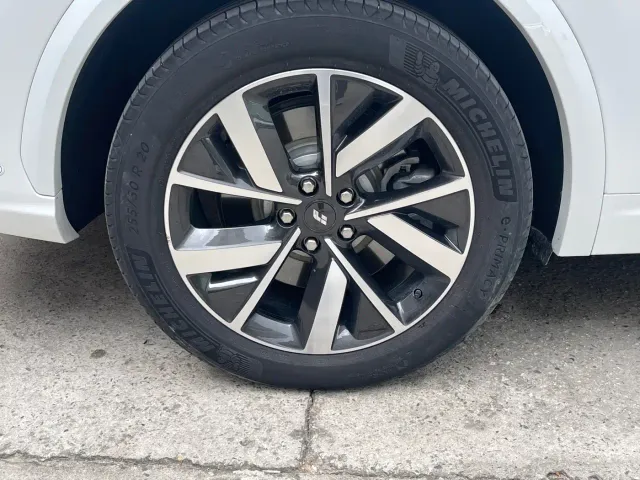 Li Auto L7 — Фото автомобиля 14