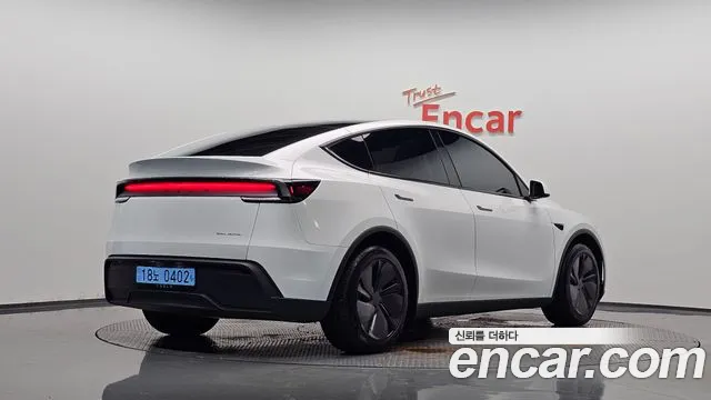 Tesla Model Y — Фото автомобиля 2
