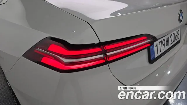 BMW 5 Series G60 — Фото автомобиля 8