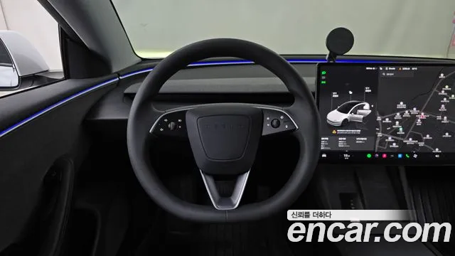 Tesla Model 3 — Фото автомобиля 10