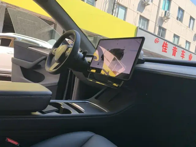 Tesla Model Y — Фото автомобиля 5