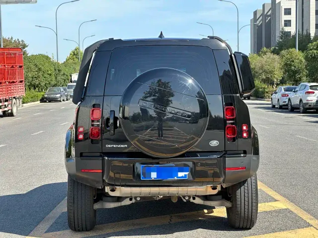 Land Rover Defender — Фото автомобиля 8
