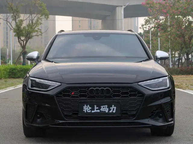 Audi S4 — Фото автомобиля 5