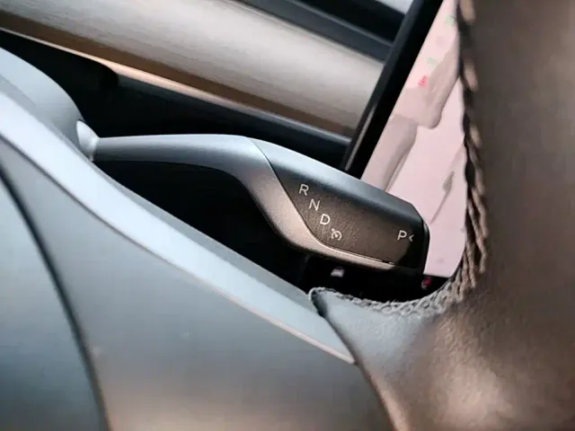Tesla Model Y — Фото автомобиля 18