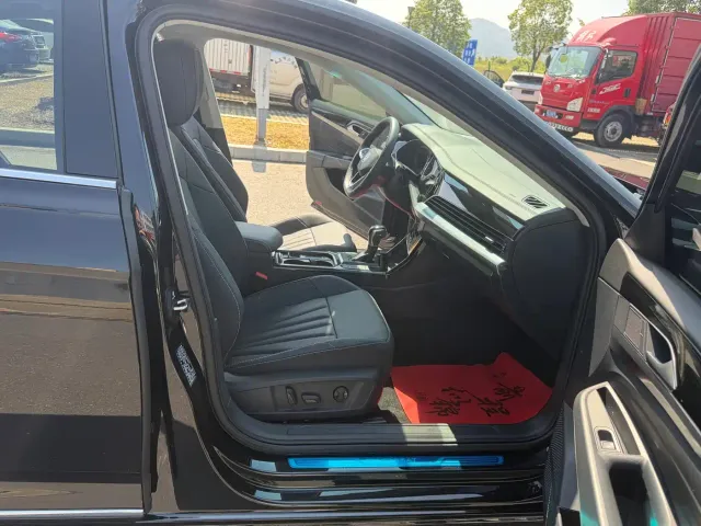 Volkswagen Passat — Фото автомобиля 8