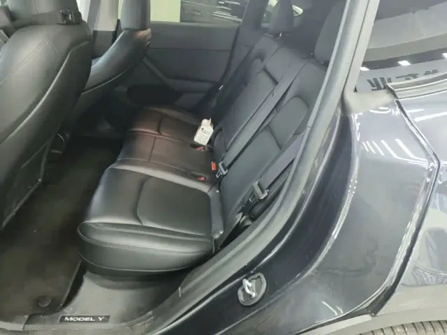 Tesla Model Y — Фото автомобиля 16