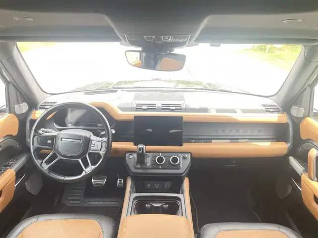 Land Rover Defender — Фото автомобиля 12