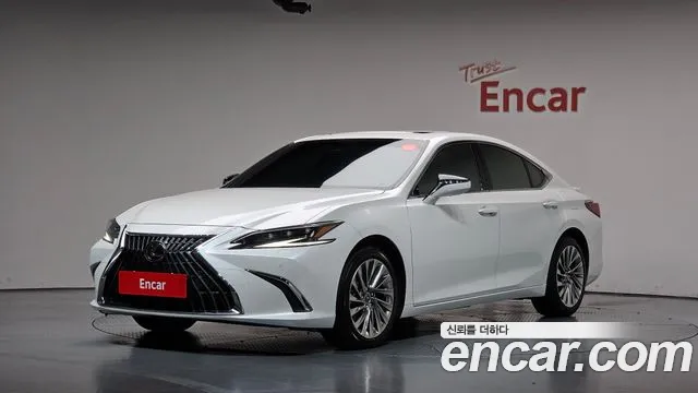 Фотография автомобиля — Lexus ES 7th Gen