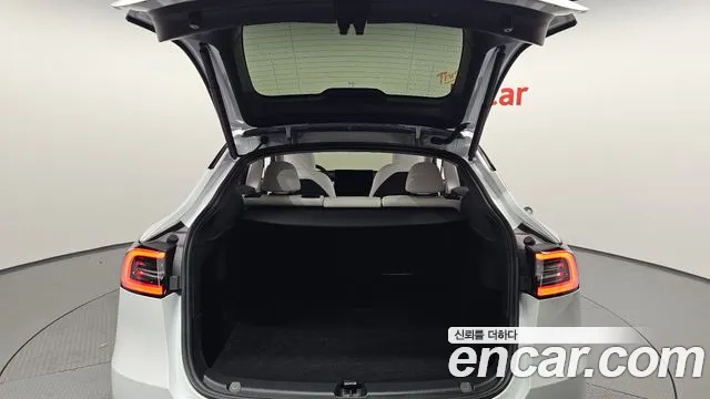 Tesla Model Y — Фото автомобиля 7