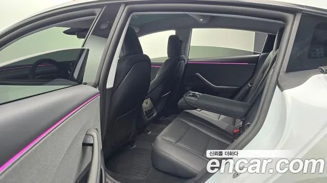 Tesla Model 3 — Фото автомобиля 18