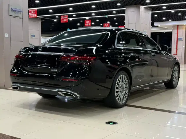 Mercedes-Benz E-Class — Фото автомобиля 8