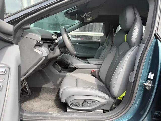 Xpeng P7 — Фото автомобиля 11
