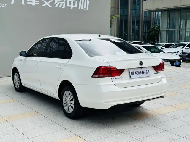 Volkswagen Santana — Фото автомобиля 16