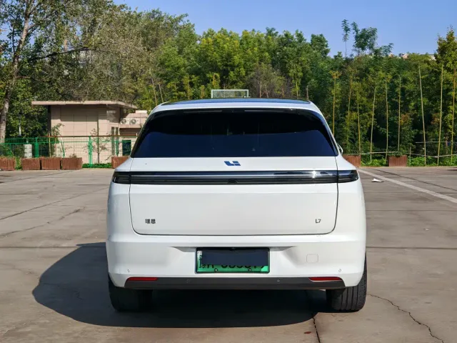 Li Auto L7 — Фото автомобиля 14