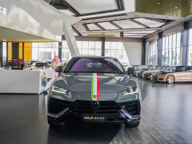 Lamborghini Urus — Фото автомобиля 17
