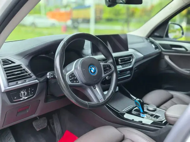 BMW iX3 — Фото автомобиля 9