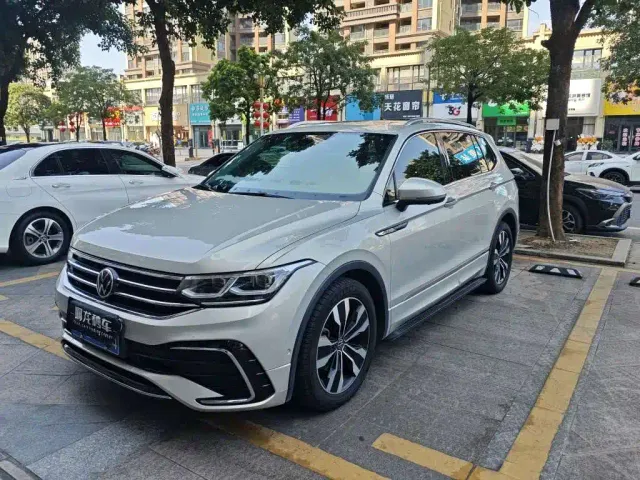 Фотография автомобиля — Volkswagen Tiguan L