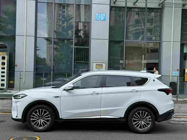 Jetour X70 Plus — Фото автомобиля 2