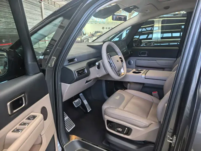Li Auto MEGA — Фото автомобиля 3