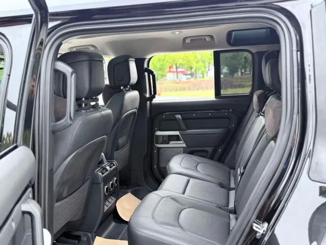 Land Rover Defender — Фото автомобиля 23