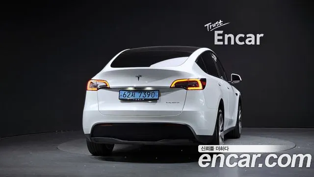 Tesla Model Y — Фото автомобиля 4