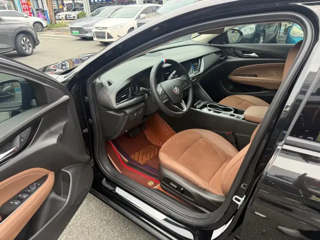 Buick Regal — Фото автомобиля 11