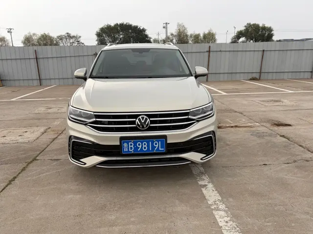 Volkswagen Tiguan L 2022 330TSI Auto 2WD R-Line Premium Edition — Фото автомобиля 2