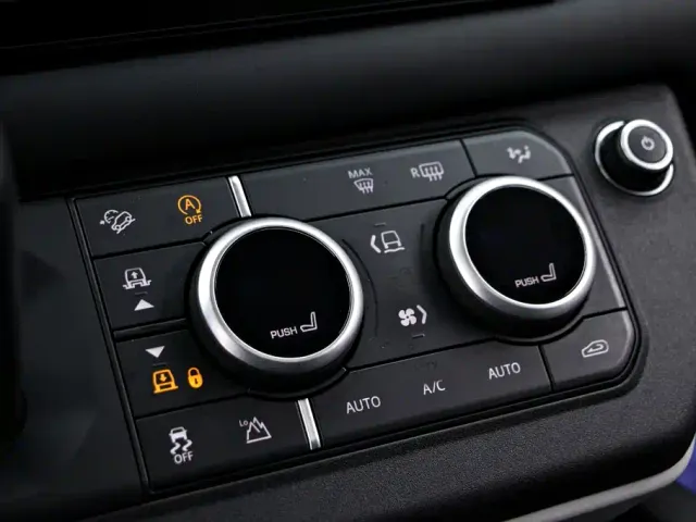 Land Rover Defender — Фото автомобиля 9