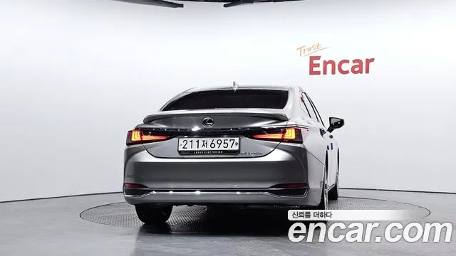 Lexus ES 7th Gen — Фото автомобиля 4