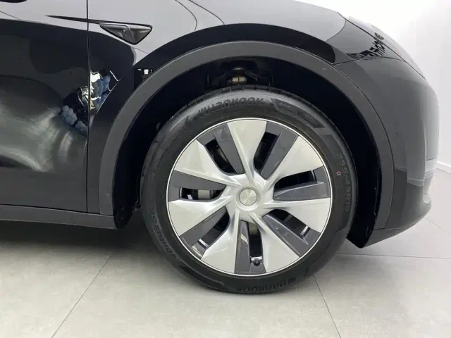 Tesla Model Y — Фото автомобиля 8