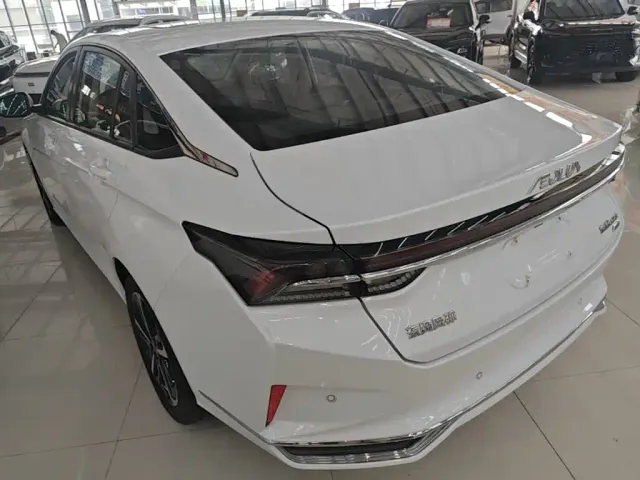 Dongfeng Yixuan MAX — Фото автомобиля 4