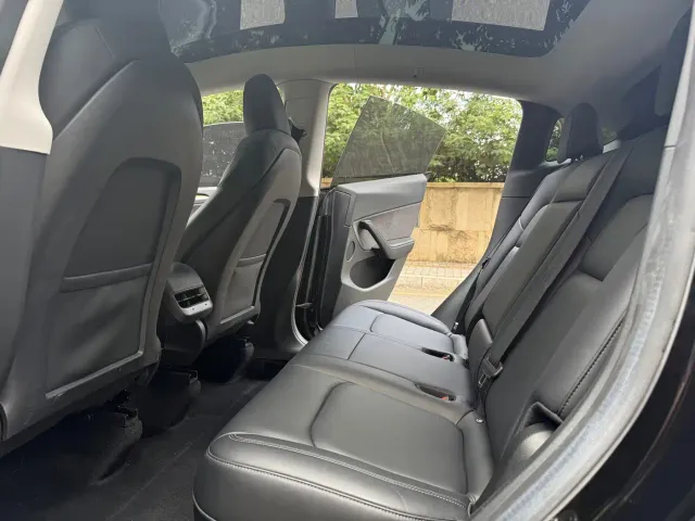 Tesla Model Y — Фото автомобиля 11