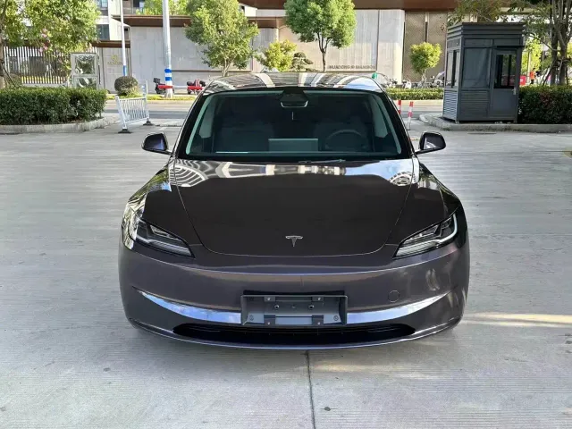 Tesla Model 3 — Фото автомобиля 3