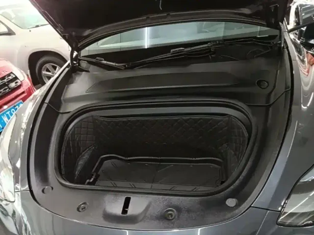 Tesla Model Y — Фото автомобиля 19