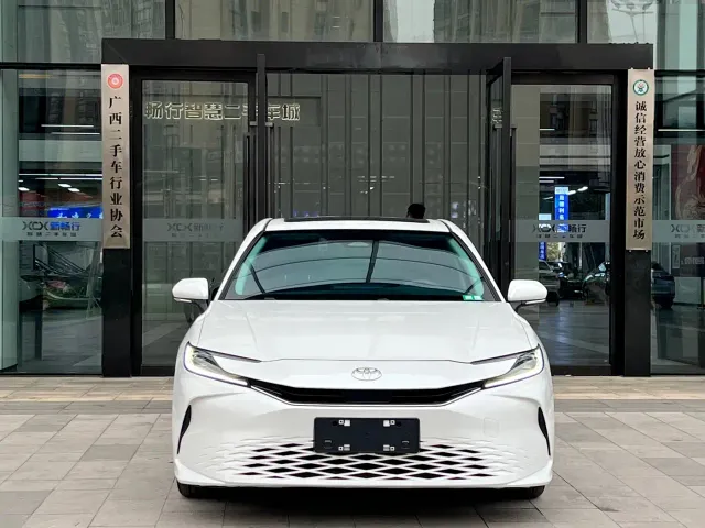 Toyota Camry — Фото автомобиля 2