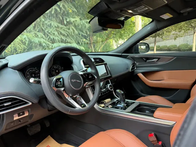 Jaguar XEL — Фото автомобиля 7