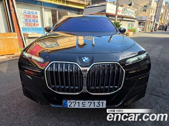 Фотография автомобиля — BMW 7 Series